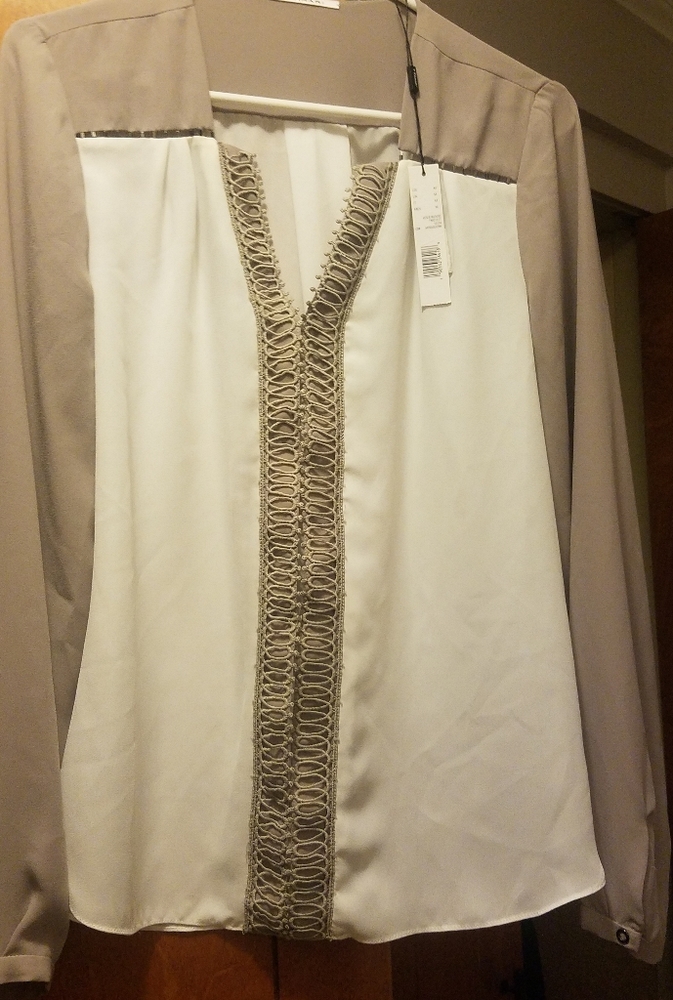 TTahari classy embroidered blouse taupe/off white.